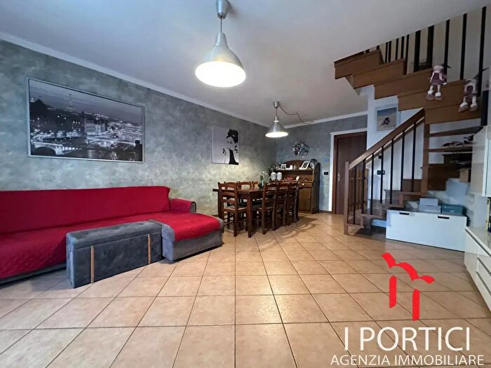 Appartamento trilocale in vendita in Via Novembre, Zero Branco