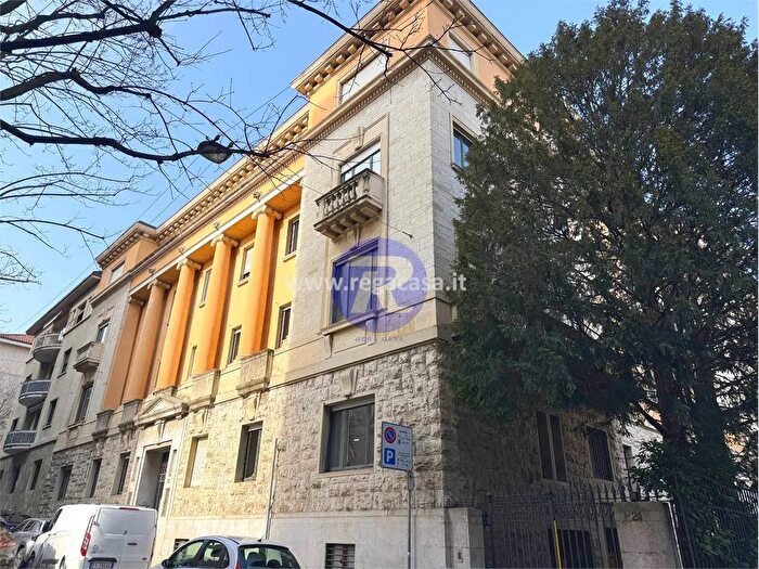 Appartamento quadrilocale in vendita in Via Antonio Locatelli Bergamo Bg, Bergamo