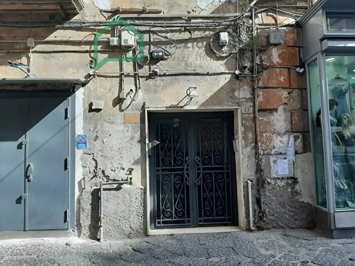 Appartamento quadrilocale in affitto in Vico Tutti Santi, Napoli