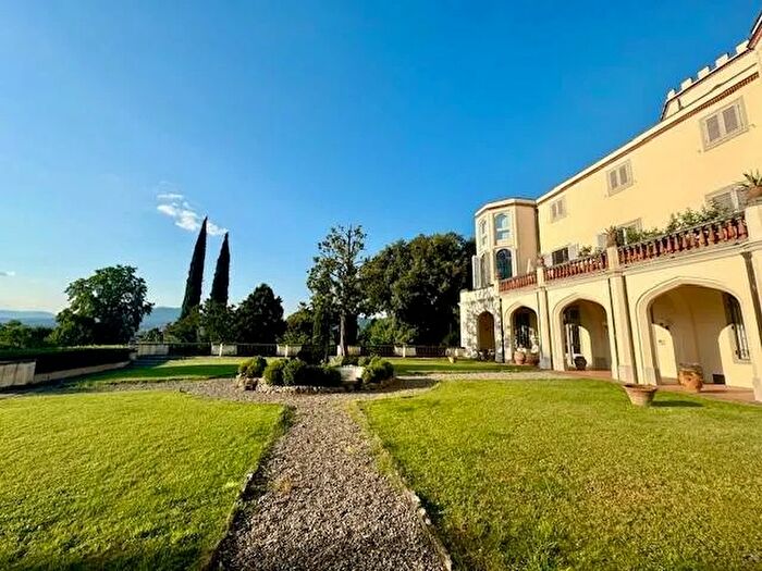 Appartamento con 7 locali in vendita in Firenze