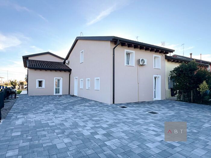 Casa con 5 locali in vendita in Castelfranco Veneto