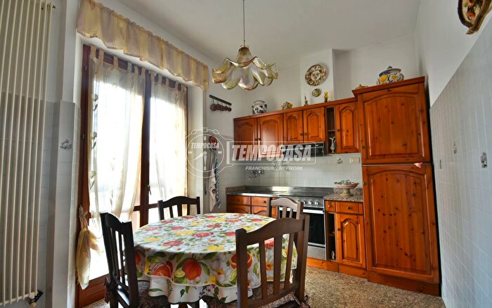 Casa con 5 locali in vendita in Via Nino Bixio Osimo Stazione, Osimo