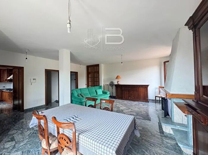 Casa con 6 locali in vendita in Uzzano