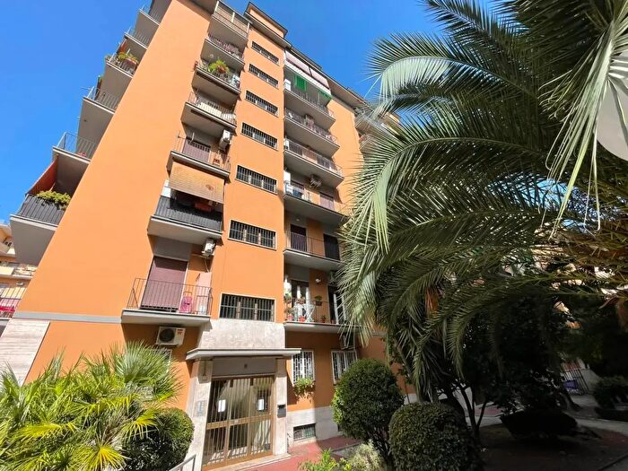 Appartamento trilocale in affitto in Via Enrico Mazzoccolo, Roma
