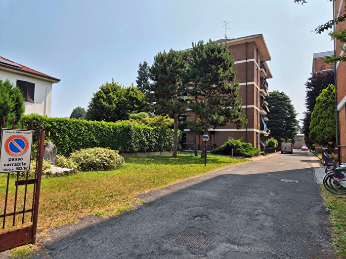 Appartamento trilocale in vendita in Via Pellico, Agrate Brianza