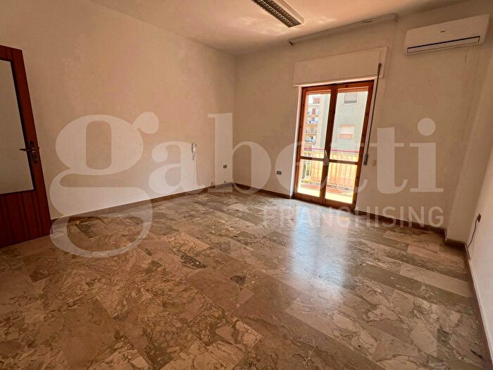 Appartamento trilocale in affitto in Via Borelli, CoriglianoRossano