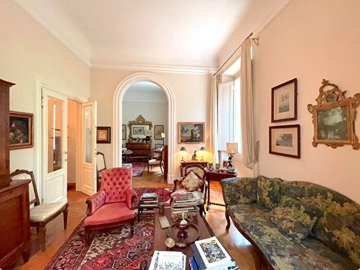 Appartamento con 7 locali in vendita in Viale Michelangelo, Firenze