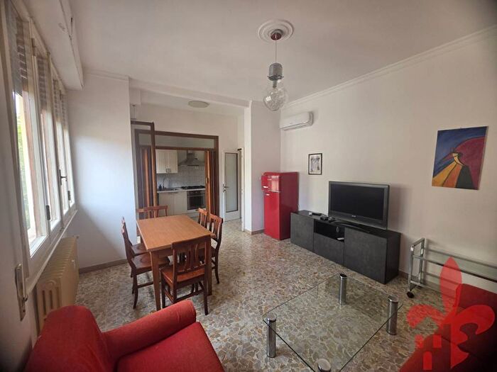 Appartamento trilocale in affitto in Viale Francesco Redi, Porta al Prato San Jacopino, Firenze