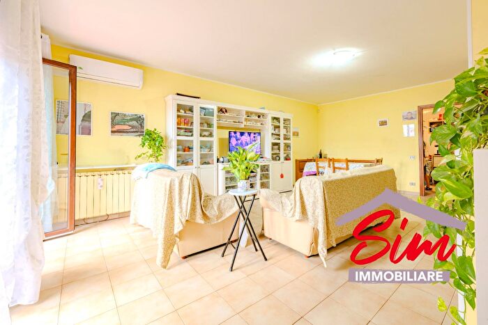 Casa quadrilocale in vendita in Via Carmine Snc, Oleggio