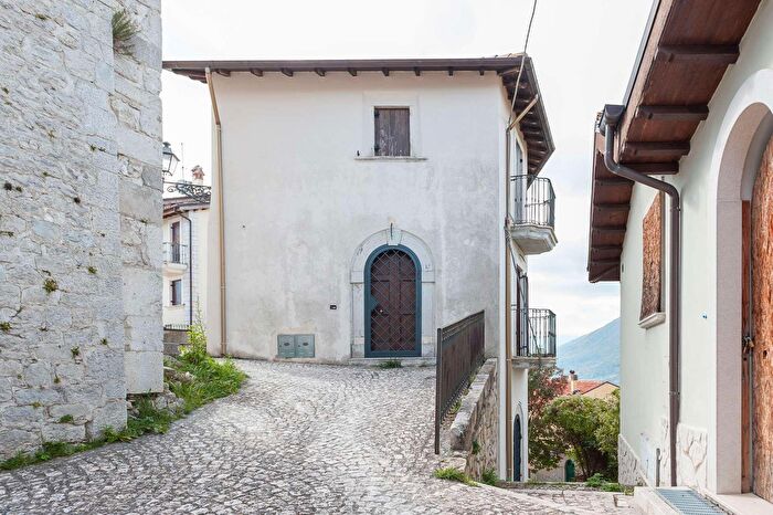 Appartamento quadrilocale in vendita in Via Porta Superiore Sn, Castel Di Sangro