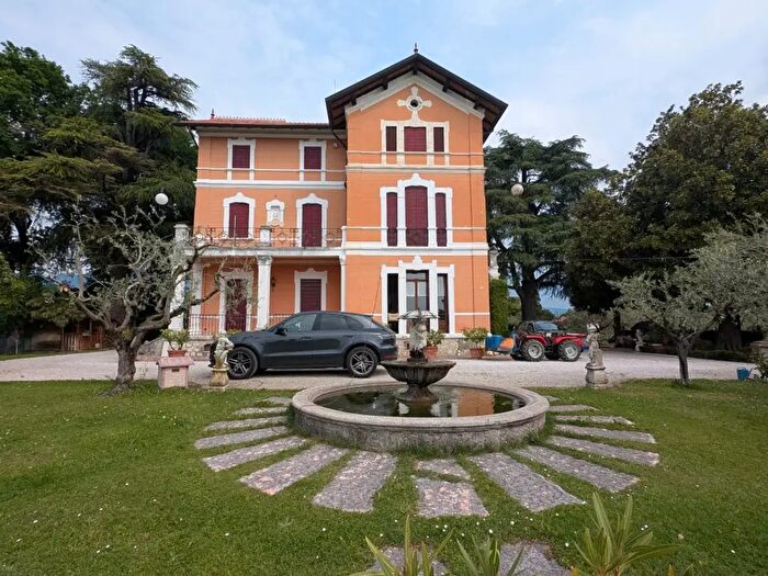 Casa con 7 locali in vendita in Via Asolana, Fonte