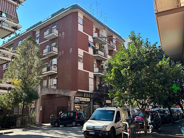 Appartamento quadrilocale in vendita in Via Leopoldo Ruspoli, Roma