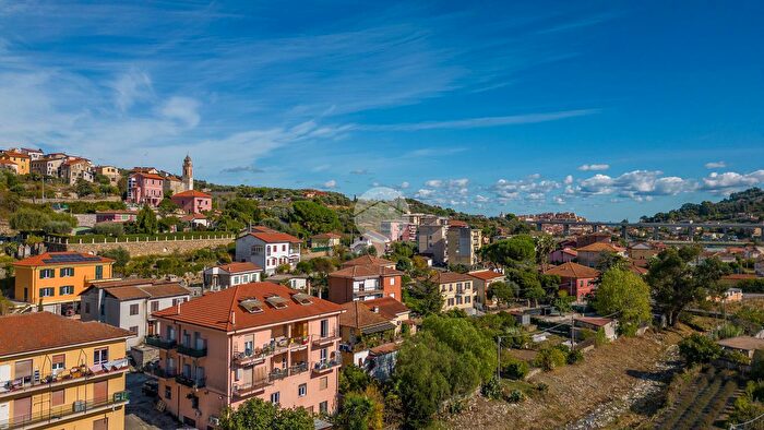 Appartamento quadrilocale in vendita in Via Caramagna, Imperia