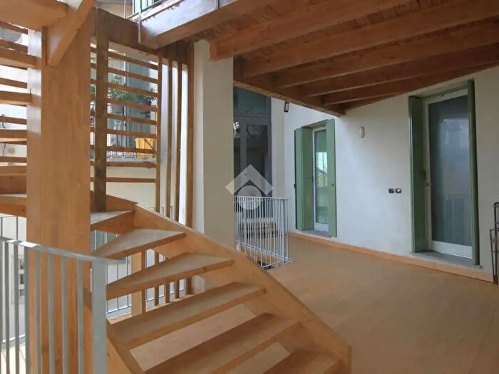 Appartamento quadrilocale in vendita in Via a Manzoni, Barzago