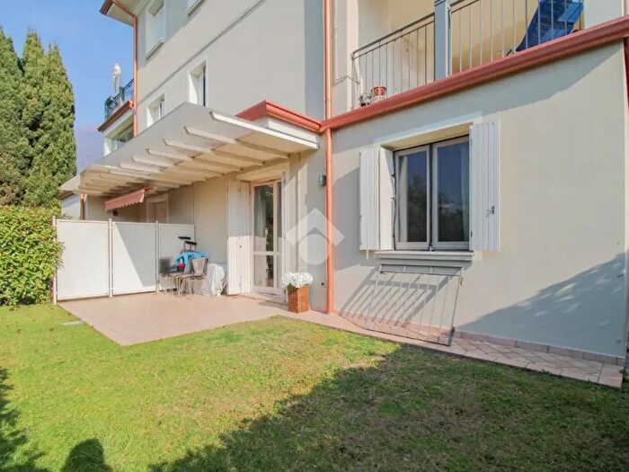 Appartamento trilocale in vendita in Via Alessandro Manzoni, Toscolano Maderno