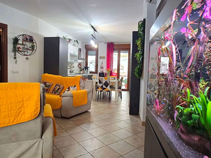 Appartamento trilocale in vendita in Via Azuni, Porto Torres