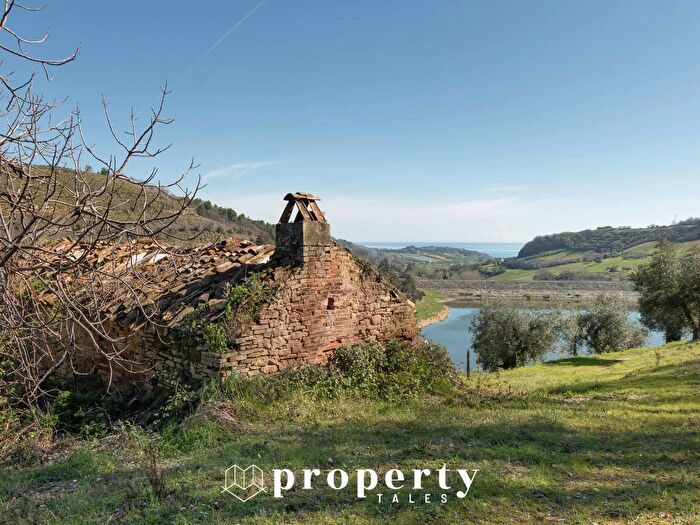 Casa con 5 locali in vendita in Montefiore DellAso