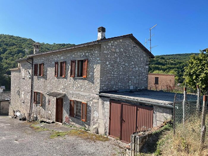 Casa con 7 locali in vendita in SellanoCeseggi, Sellano