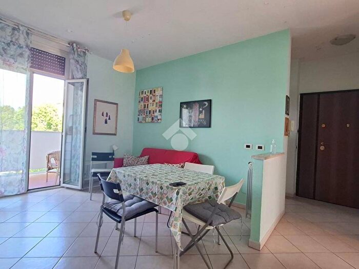 Appartamento trilocale in affitto in PIAZZA VEGA, Ostia Levante, Roma
