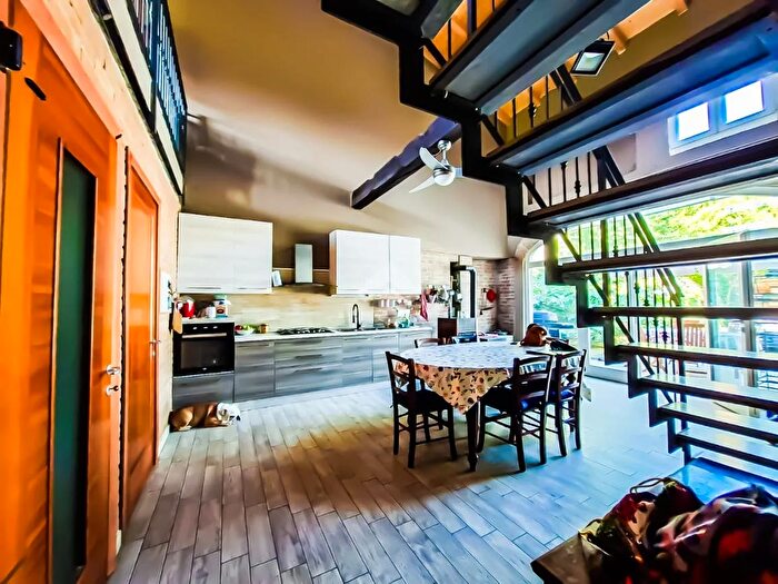 Casa quadrilocale in vendita in Frazione Sacca, Colorno