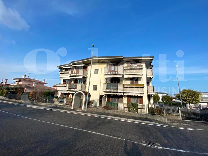 Appartamento trilocale in vendita in Via Italia, Montanaso Lombardo