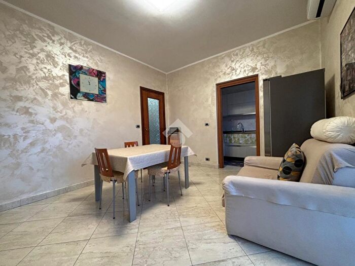 Appartamento trilocale in vendita in Via Santarosa, None