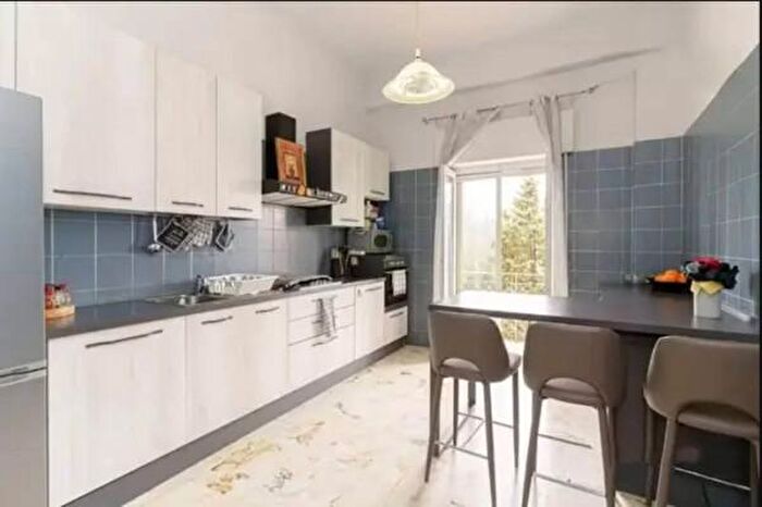 Appartamento con 6 locali in vendita in Via Appennini, Centuripe