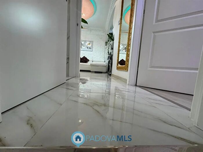 Appartamento trilocale in vendita in Via Tiziano Vecellio, Padova