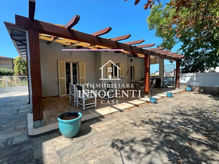 Casa quadrilocale in vendita in Massa