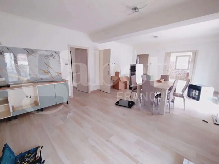 Appartamento con 5 locali in vendita in Via Martiri della Resistenza, Tagliacozzo