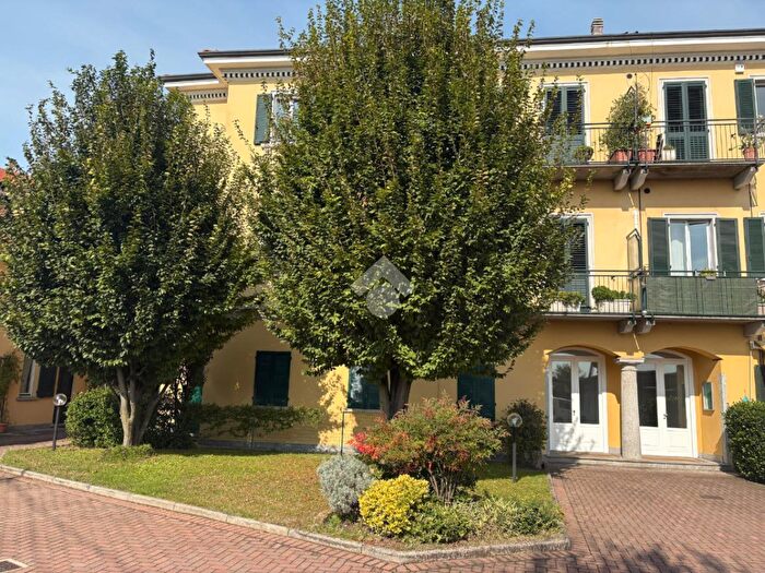 Appartamento bilocale in vendita in Piazza San Vito, Lentate Sul Seveso