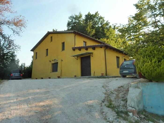 Casa con 6 locali in vendita in San Ginesio