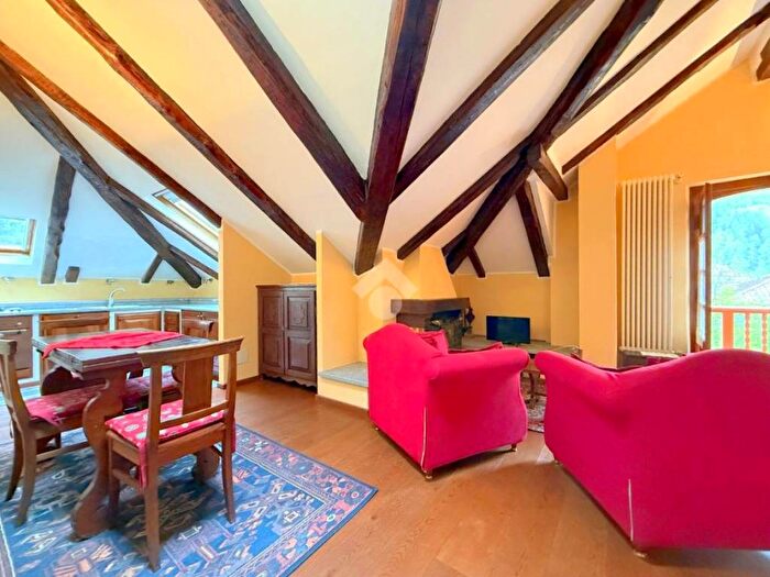 Appartamento trilocale in affitto in Viale Bramafam, Centro, Bardonecchia