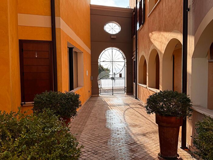 Appartamento trilocale in vendita in Lungolago Giuseppe Zanardelli, Toscolano Maderno