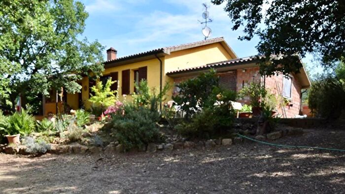 Casa con 8 locali in vendita in Suvereto Livorno, Suvereto