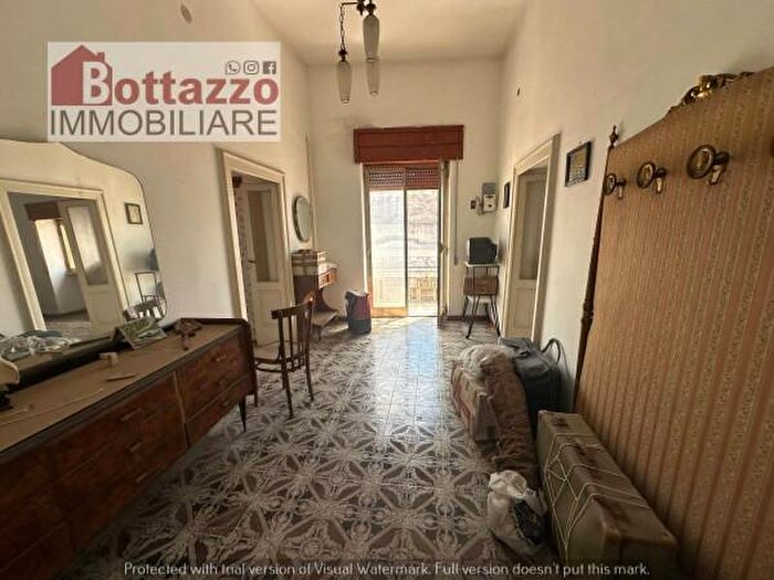 Appartamento trilocale in vendita in Via Giuseppe Garibaldi, Lizzano