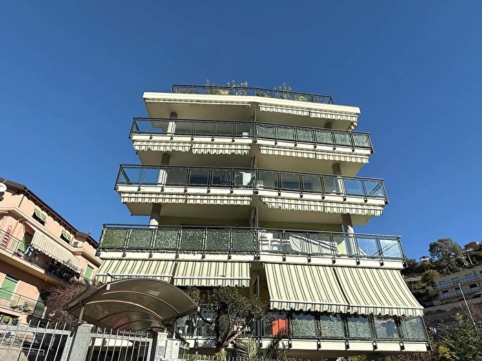 Appartamento trilocale in vendita in Via Lamarmora E, Sanremo