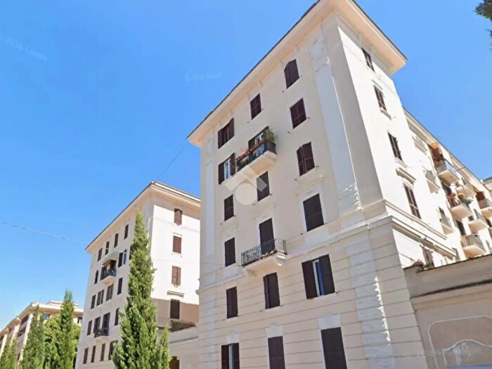 Appartamento bilocale in vendita in Via dei Ramni, Roma