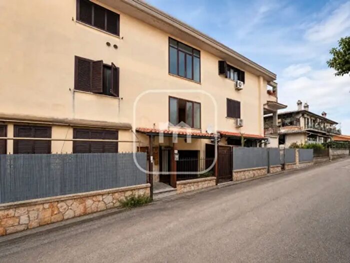 Appartamento trilocale in vendita in Via Maggio, Fonte Nuova