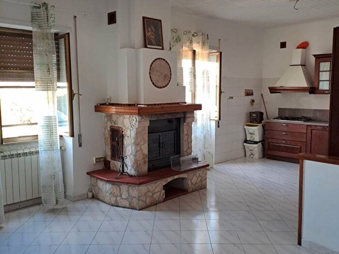 Appartamento trilocale in affitto in Strada Provinciale Congiunte, Borgo Carso, Latina