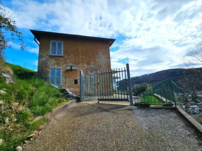 Casa quadrilocale in vendita in Via Giovanni Pascoli, Gazzaniga