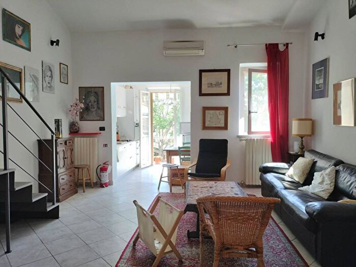 Appartamento con 5 locali in affitto in Via Giovanni Battista Lulli, Porta al Prato San Jacopino, Firenze