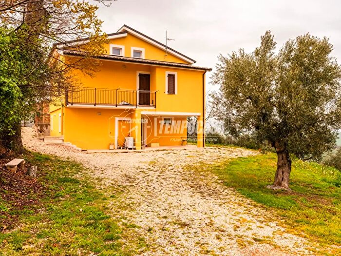 Appartamento quadrilocale in vendita in Contrada Parolito Parolito, San Severino Marche