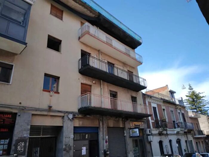 Appartamento con 6 locali in vendita in Via Paolo Vasta, Acireale
