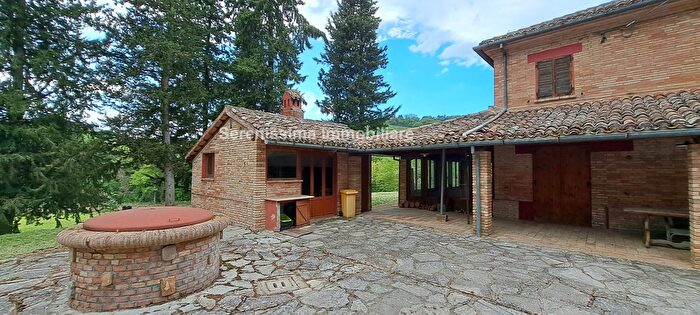 Casa con 10 locali in vendita in Mombaroccio