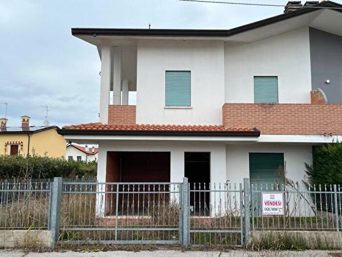 Casa trilocale in vendita in Via Roma, Porto Viro