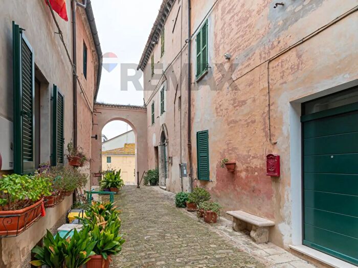 Casa con 12 locali in vendita in Via Rastelli, Monsano