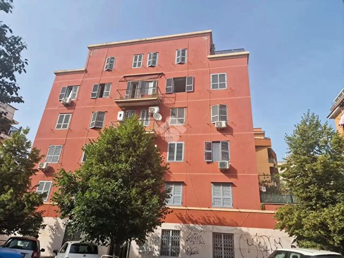 Appartamento bilocale in vendita in Via Egerio Levio, Roma