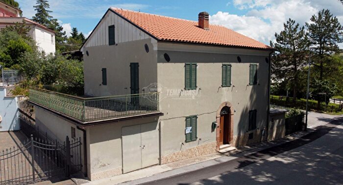 Casa con 5 locali in vendita in Via Loreto, Belforte Del Chienti
