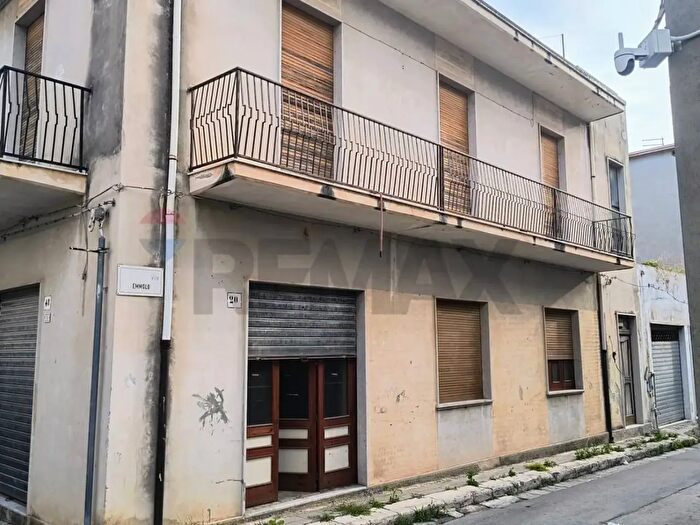 Casa con 5 locali in vendita in Via Emmolo, Rosolini